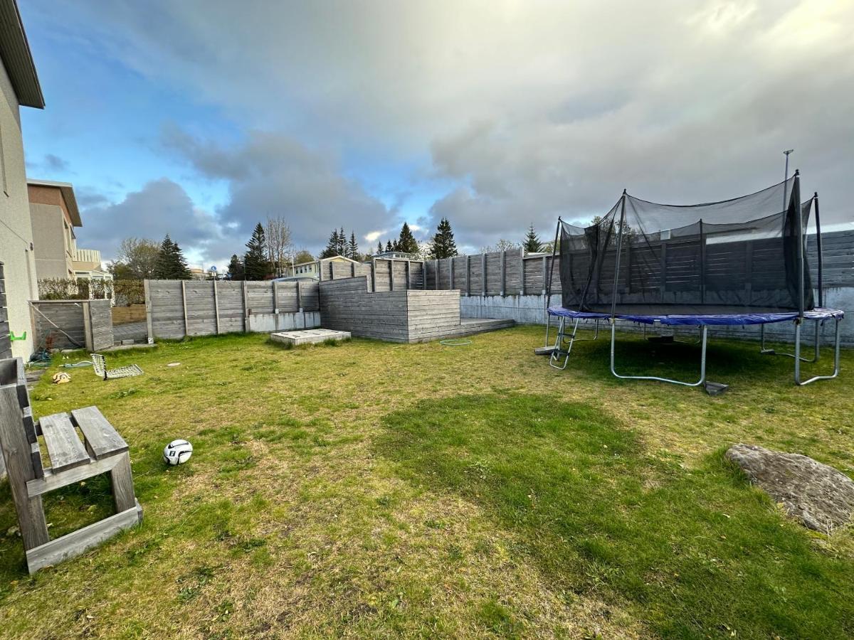 Spacious And Family Friendly Apartment In Kopavogur Reykjavik Exterior photo